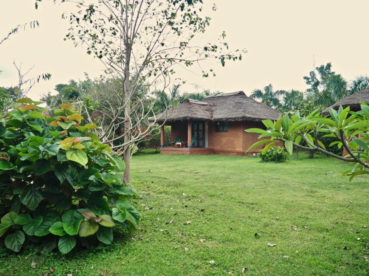 Red Earth Kabini Hotel Begur Bagian luar foto