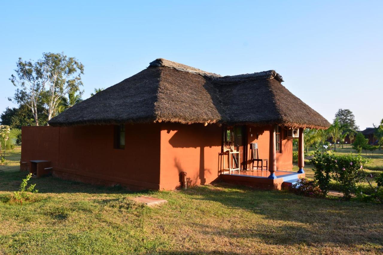 Red Earth Kabini Hotel Begur Bagian luar foto